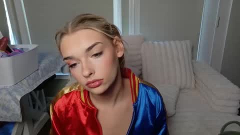 ellalowe online show from May 13, 2026, 9:44 pm