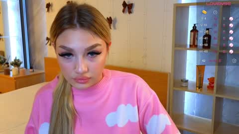 Snapshot of ellamilla chatting on December 25, 2024, 8:29 am ellamilla online show from December 25, 2024, 8:29 am