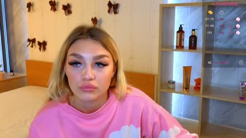 Snapshot of ellamilla chatting on December 25, 2024, 11:33 am ellamilla online show from December 25, 2024, 11:33 am