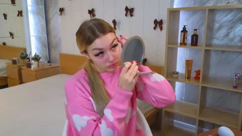 Snapshot of ellamilla chatting on December 26, 2024, 5:26 am ellamilla online show from December 26, 2024, 5:26 am