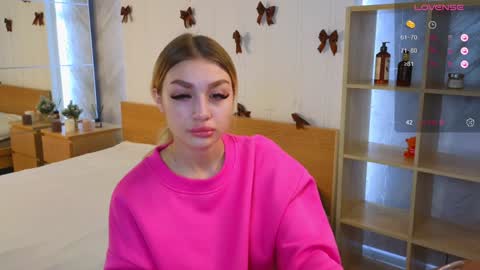 Snapshot of ellamilla chatting on December 29, 2024, 5:42 am ellamilla online show from December 29, 2024, 5:42 am