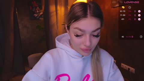 Snapshot of ellamilla chatting on January 6, 2025, 5:19 am ellamilla online show from January 6, 2025, 5:19 am