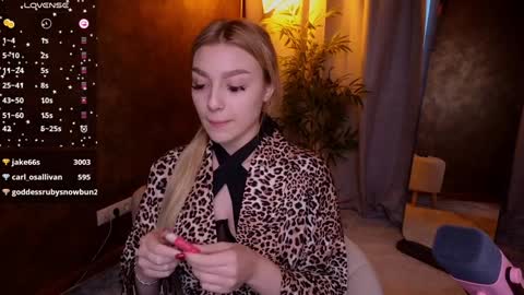 Snapshot of ellamilla chatting on January 22, 2025, 11:56 am ellamilla online show from January 22, 2025, 11:56 am