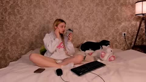 Snapshot of ellamilla chatting on March 4, 2025, 7:32 pm ellamilla online show from March 4, 2025, 7:32 pm