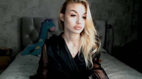 Snapshot of ellamilla chatting on April 19, 2026, 4:17 pm ellamilla online show from April 19, 2026, 4:17 pm