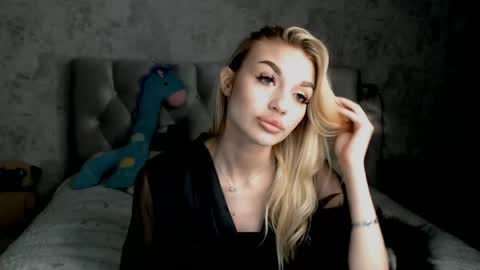 Snapshot of ellamilla chatting on April 19, 2026, 6:10 pm ellamilla online show from April 19, 2026, 6:10 pm
