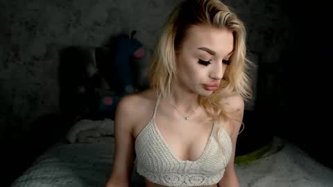 Snapshot of ellamilla chatting on April 21, 2026, 1:39 pm ellamilla online show from April 21, 2026, 1:39 pm