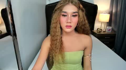 Snapshot of ellats_18 chatting on December 2, 2024, 6:21 pm Sophia online show from December 2, 2024, 6:21 pm