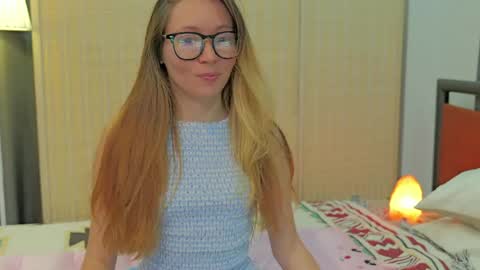 Snapshot of ellcrys chatting on May 19, 2026, 12:27 am im Elsa lets go Subscribe to my OF and Youtube -35 online show from May 19, 2026, 12:27 am