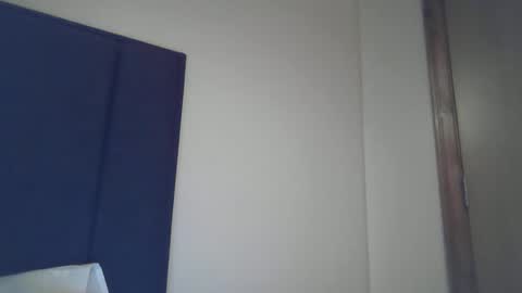 elle010843 online show from November 14, 2025, 6:06 pm