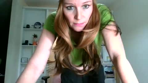 Elle online show from December 22, 2025, 11:24 pm