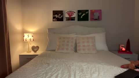 Snapshot of ellebby7 chatting on December 17, 2024, 4:01 am Ellebby7 online show from December 17, 2024, 4:01 am