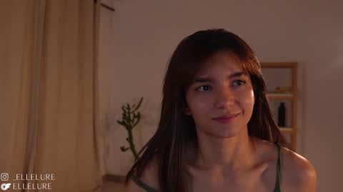 Snapshot of ellelure_ chatting on January 31, 2025, 4:14 am Linda Restrepo online show from January 31, 2025, 4:14 am