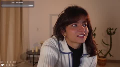 Snapshot of ellelure_ chatting on February 25, 2025, 12:47 am Linda Restrepo online show from February 25, 2025, 12:47 am