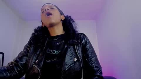 Snapshot of ellie_alves chatting on November 7, 2025, 1:11 pm Ellie online show from November 7, 2025, 1:11 pm