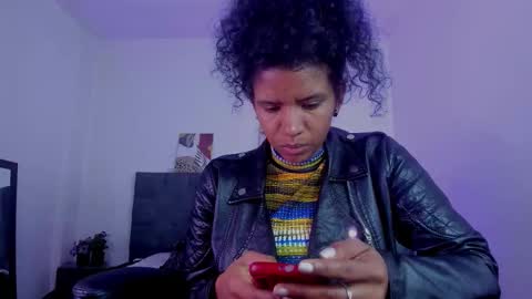 Snapshot of ellie_alves chatting on November 10, 2025, 1:43 pm Ellie online show from November 10, 2025, 1:43 pm