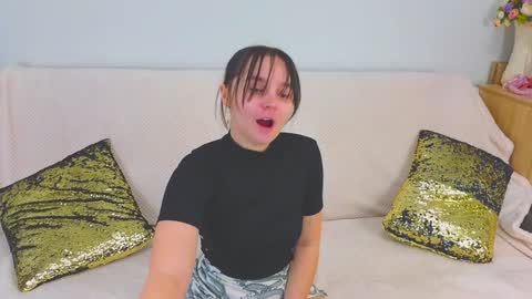 Snapshot of ellie_babyy chatting on December 12, 2024, 3:59 pm Ellie online show from December 12, 2024, 3:59 pm