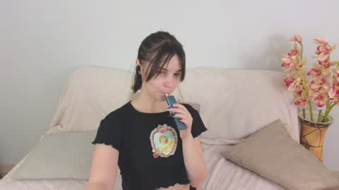 Snapshot of ellie_babyy chatting on January 14, 2025, 8:41 am Ellie online show from January 14, 2025, 8:41 am