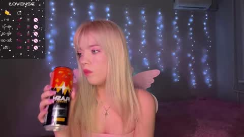 Snapshot of ellie_lovely_girl chatting on December 2, 2025, 7:42 pm ellie online show from December 2, 2025, 7:42 pm