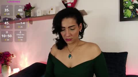 elliee1 online show from March 3, 2026, 1:28 pm