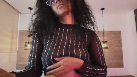 elliee_alves online show from April 8, 2026, 5:02 pm