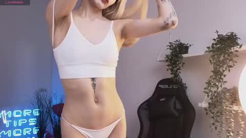 elliefrost online show from February 13, 2025, 12:24 am