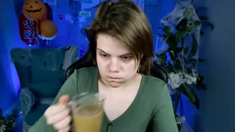 elliemurler online show from October 24, 2025, 9:06 am