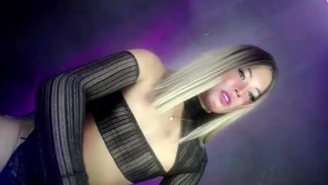 Snapshot of ellieofsex chatting on December 19, 2024, 6:01 pm KARINA online show from December 19, 2024, 6:01 pm