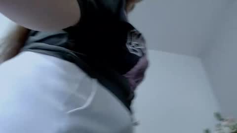 Ellie online show from April 9, 2026, 7:03 am