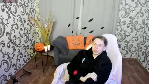 elliot_mars_ online show from October 28, 2025, 5:26 pm