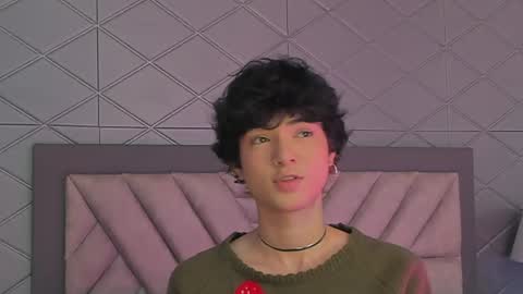 elliotvolkov online show from June 3, 2026, 5:43 am