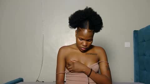 elllanna online show from March 25, 2026, 11:22 pm