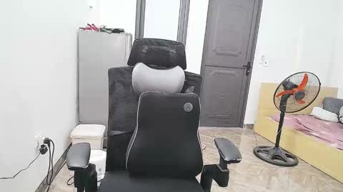 ellsa9x online show from November 19, 2025, 2:33 am