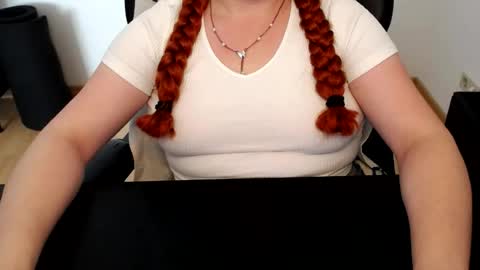Snapshot of elly_petite chatting on July 5, 2026, 11:50 am Elly online show from July 5, 2026, 11:50 am