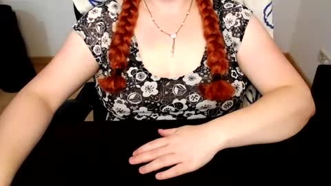 Snapshot of elly_petite chatting on July 12, 2026, 6:37 am Elly online show from July 12, 2026, 6:37 am