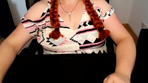 Snapshot of elly_petite chatting on July 20, 2026, 6:28 am Elly online show from July 20, 2026, 6:28 am