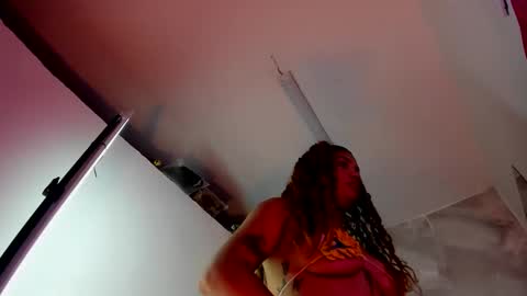 Snapshot of ellybloom chatting on April 6, 2026, 1:45 pm ellybloom online show from April 6, 2026, 1:45 pm