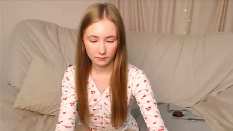 Snapshot of ellycolins chatting on October 14, 2025, 2:45 am Elly online show from October 14, 2025, 2:45 am