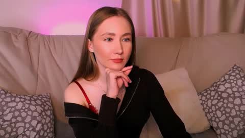  Elly  online show from February 10, 2026, 3:21 am