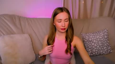 Snapshot of ellycolins_ chatting on March 17, 2026, 3:33 am Elly online show from March 17, 2026, 3:33 am