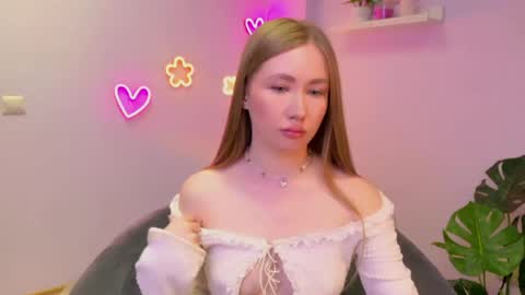  Elly  online show from May 24, 2026, 3:11 am