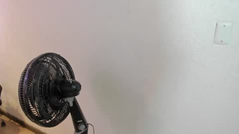 Snapshot of ellye_evans_ chatting on July 18, 2026, 11:25 am Ellye online show from July 18, 2026, 11:25 am