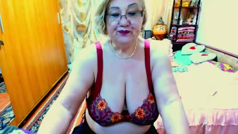 Snapshot of ellyhot53 chatting on June 27, 2026, 10:26 pm ellyhot53 online show from June 27, 2026, 10:26 pm