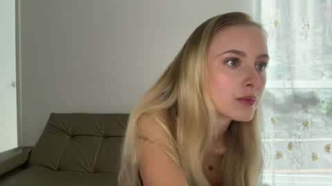ellykeyofficial online show from August 3, 2026, 1:16 pm