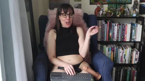 Snapshot of ellynaomi chatting on February 8, 2025, 7:38 pm Elly Naomi online show from February 8, 2025, 7:38 pm