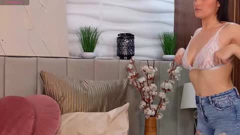 Snapshot of ellyross_ chatting on February 16, 2025, 11:27 am EllyRoss online show from February 16, 2025, 11:27 am