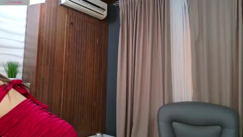 Snapshot of ellyross_ chatting on March 8, 2025, 8:22 am EllyRoss online show from March 8, 2025, 8:22 am