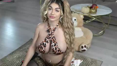 Snapshot of ellyxxxelly chatting on October 17, 2025, 12:41 pm Elly online show from October 17, 2025, 12:41 pm