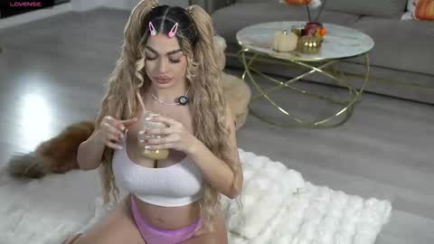 Snapshot of ellyxxxelly chatting on October 21, 2025, 10:27 am Elly online show from October 21, 2025, 10:27 am