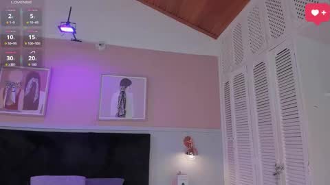 Elodie  online show from March 19, 2026, 11:58 am